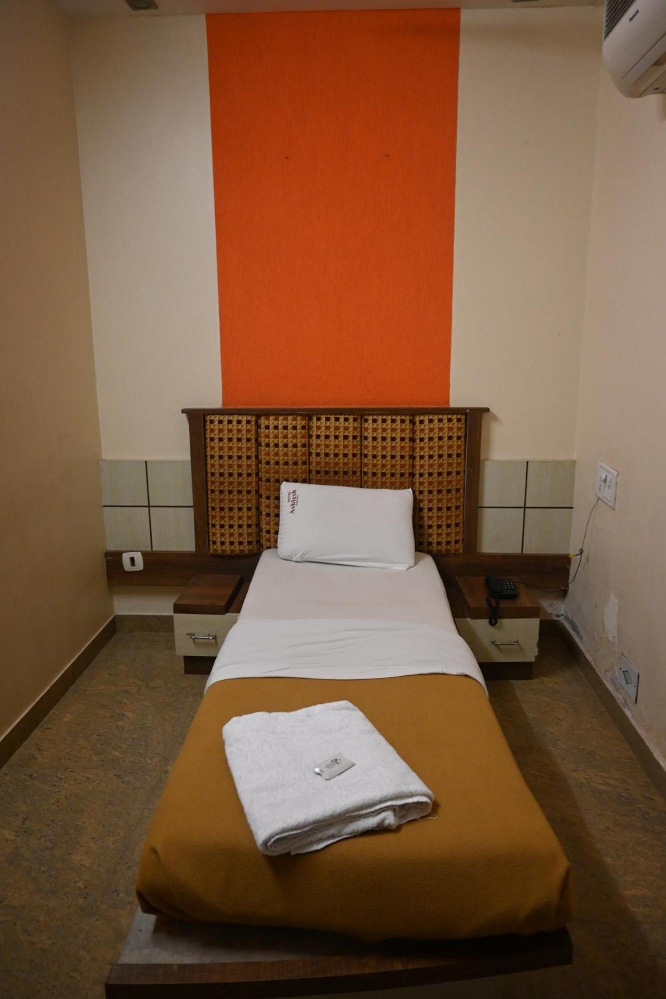 Hotel Ashlesh Manipal Buitenkant foto