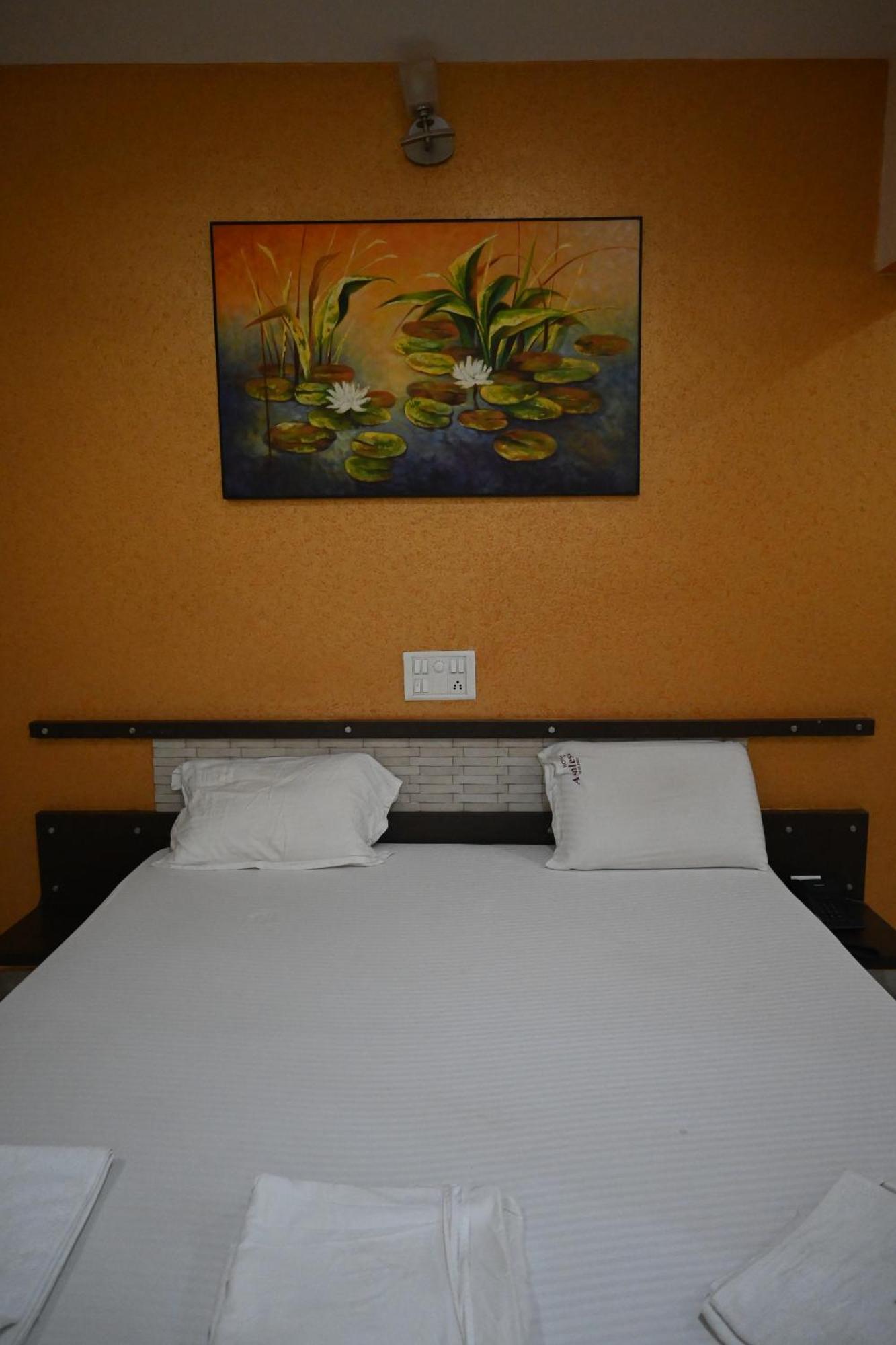 Hotel Ashlesh Manipal Buitenkant foto