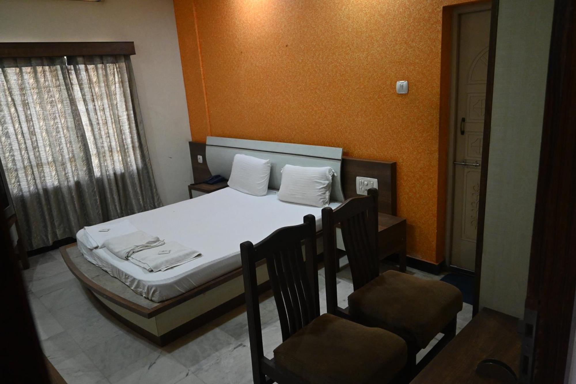 Hotel Ashlesh Manipal Buitenkant foto