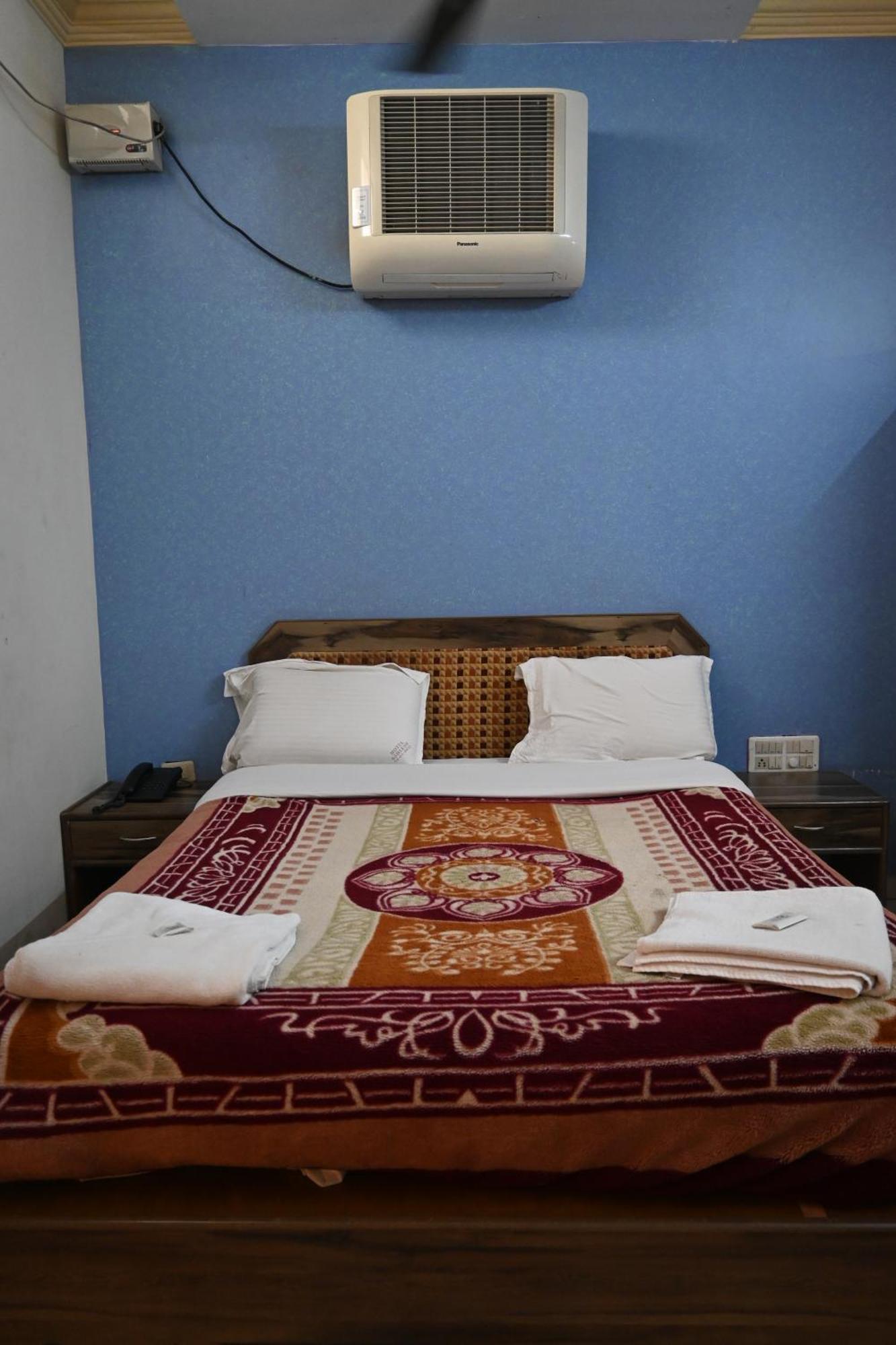 Hotel Ashlesh Manipal Buitenkant foto