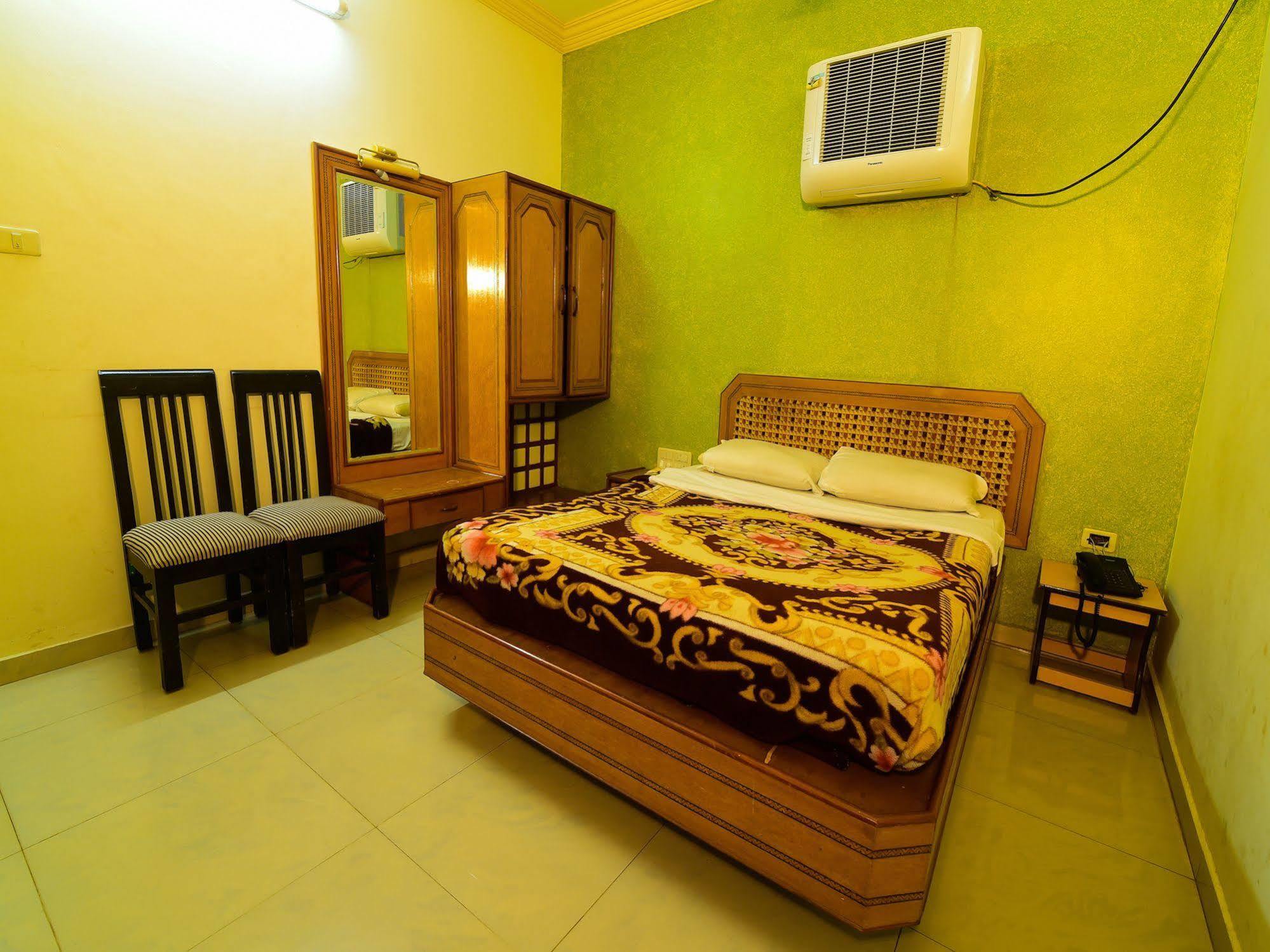Hotel Ashlesh Manipal Buitenkant foto